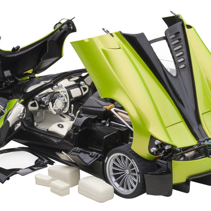 Pagani Huayra Roadster Verde Firenze Green Metallic and Carbon with Luggage Set 1/18 Model Car by Autoart