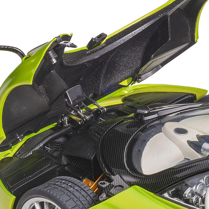 Pagani Huayra Roadster Verde Firenze Green Metallic and Carbon with Luggage Set 1/18 Model Car by Autoart